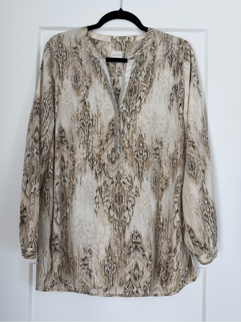 EUC Chico’s Metallic Abstract Print Tunic Blouse Sequin Trim, Size 3, XL 16/18